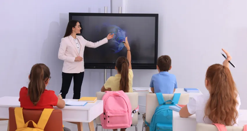 How Smart Boards Enhance Interactive Learning for Students